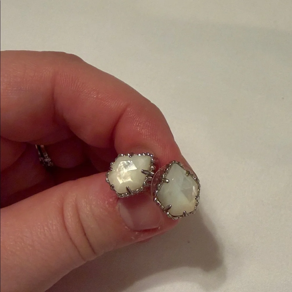 Kendra Scott Tessa silver and ivory mother of pearl Stud Earrings - Picture 4 of 5